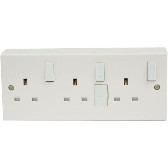 Powermaster 3 Gang Switched Socket With Back Box – Smyth's Homevalue