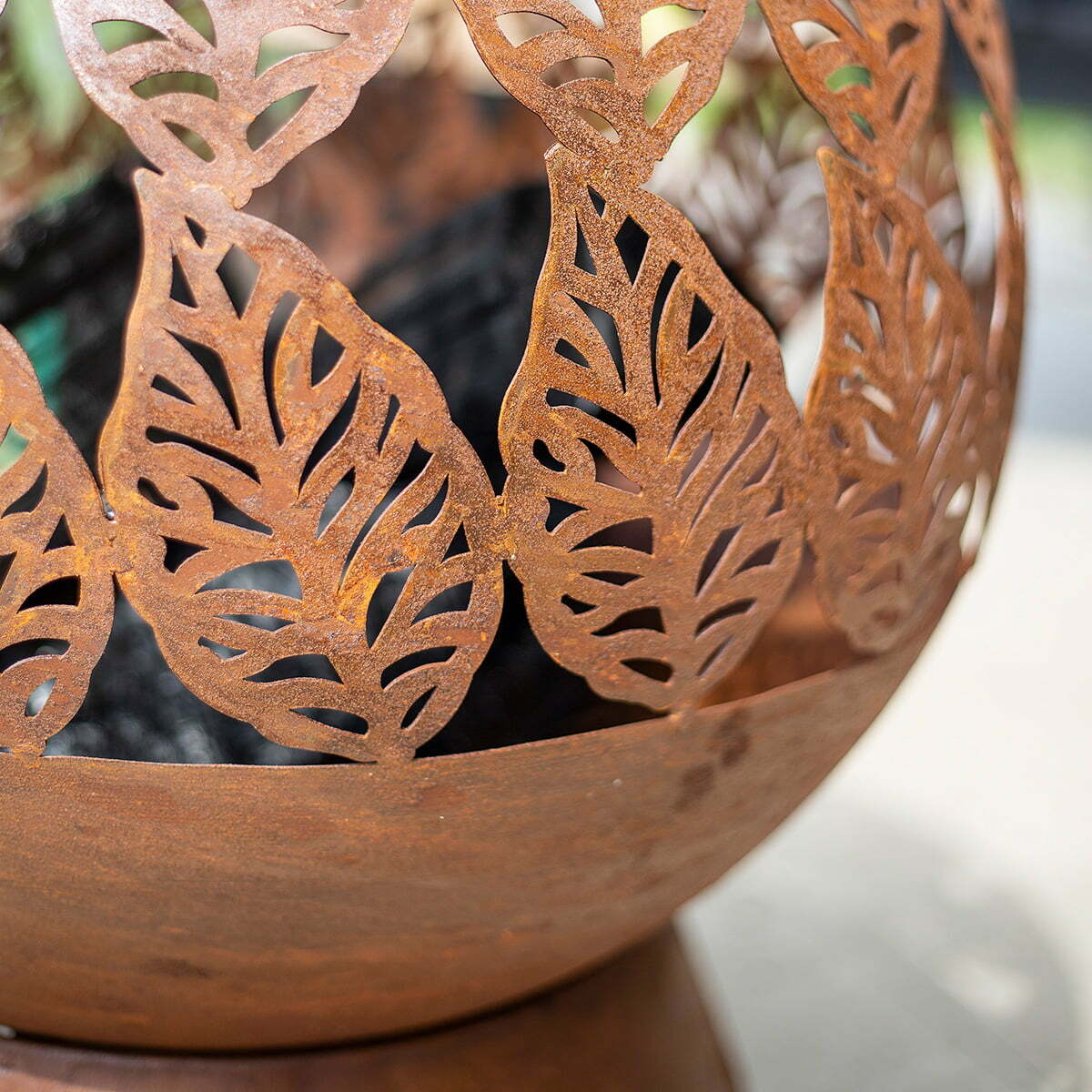 La Hacienda Leaves Oxidised Fire Globe Natural Rusted