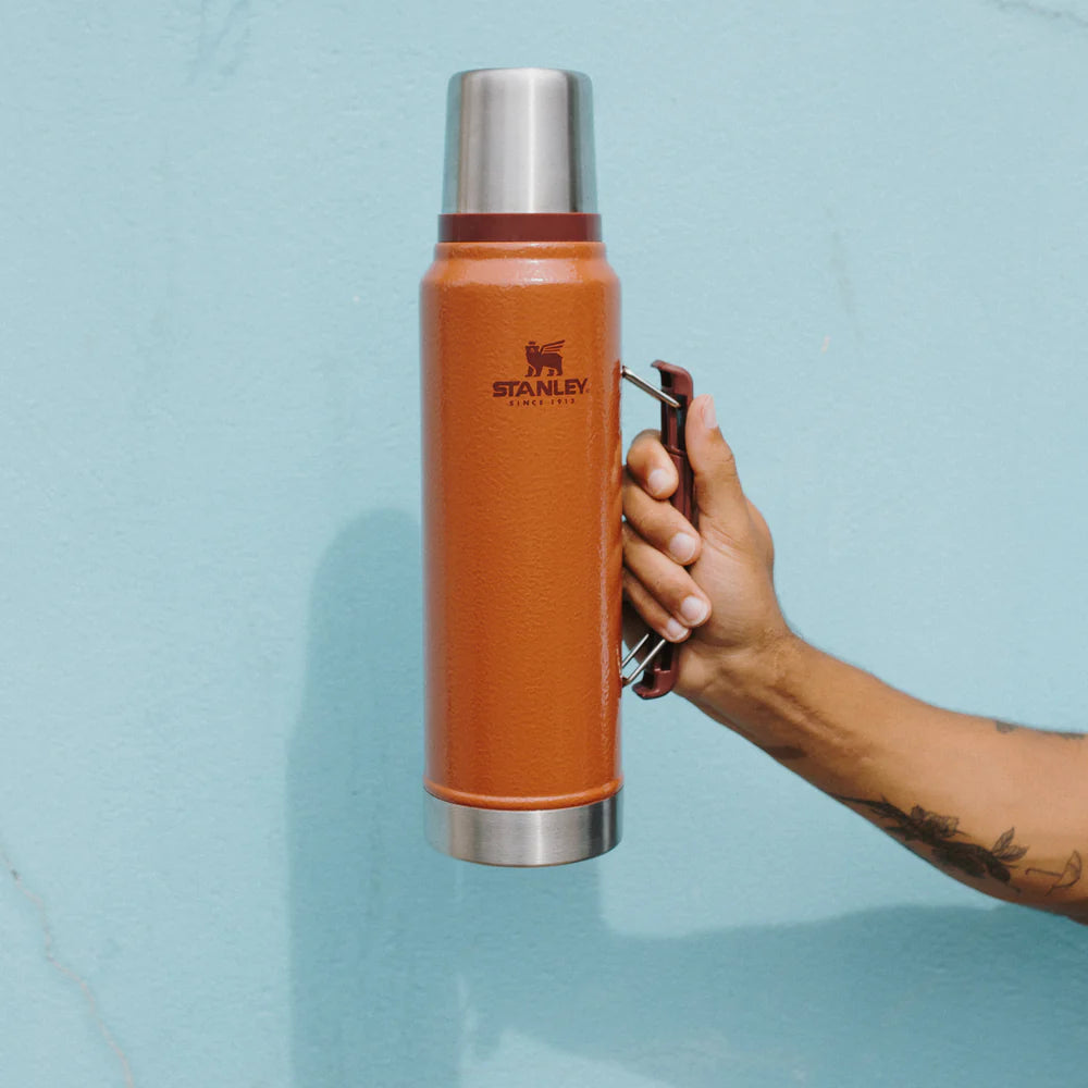 Stanley_Legendary_Classic_Bottle_1.1QT_-_Hammertone_Clay_-_Hero_Back