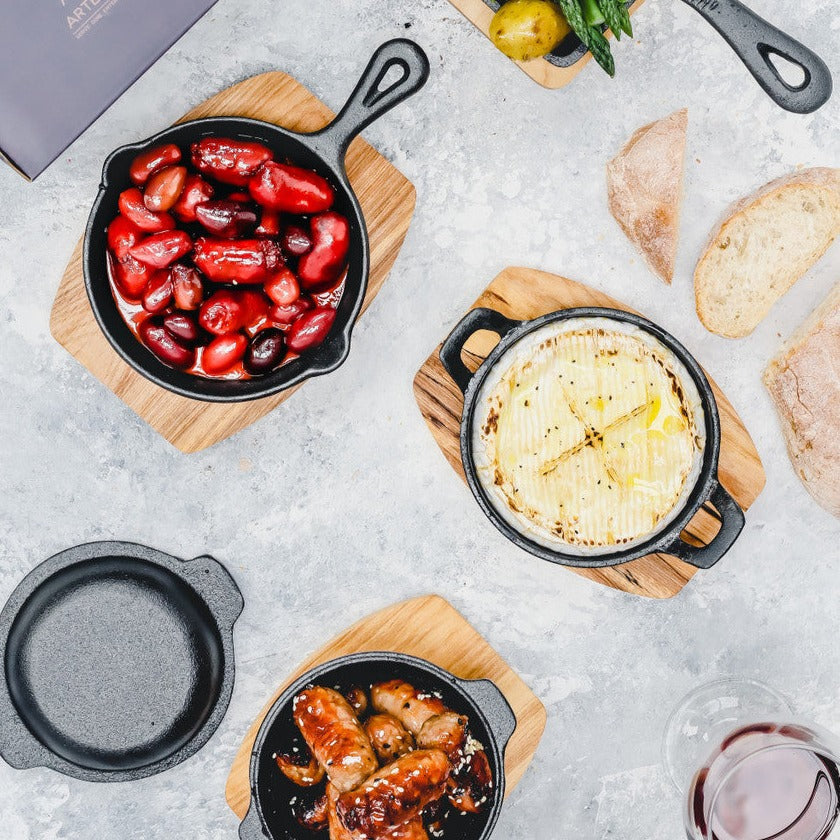 Artesà Cast Iron Mini Fry Pan with Board 11cm