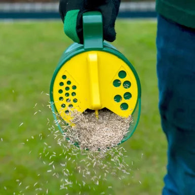 Miracle-Gro® Multi Use Garden Lawn Spreader