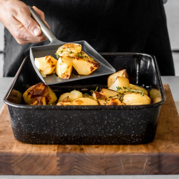 MasterClass Vitreous Enamel Roasting Pan