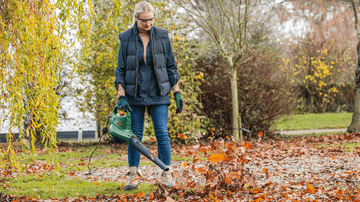 Bosch Universal GardenTidy 2300 Leaf Blower, Vacuum, Shredder